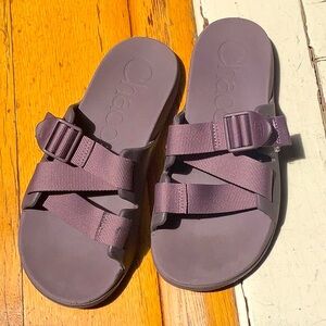 CHACO WOMENS SIZE 8 LIGHTWEIGHT SLIDES EUC